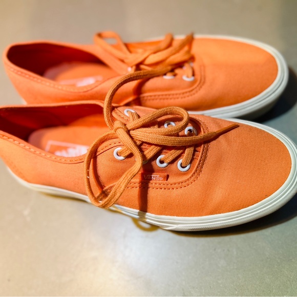 Vans off the Wall skate shoes women’s US 7.5, men’s 6 orange lace-up shoes, NWOT - Picture 3 of 12